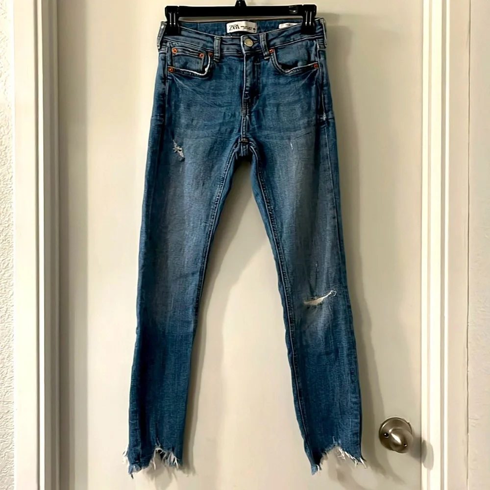 Zara Raw Hem The Skinny Ankle Distressed Jeans